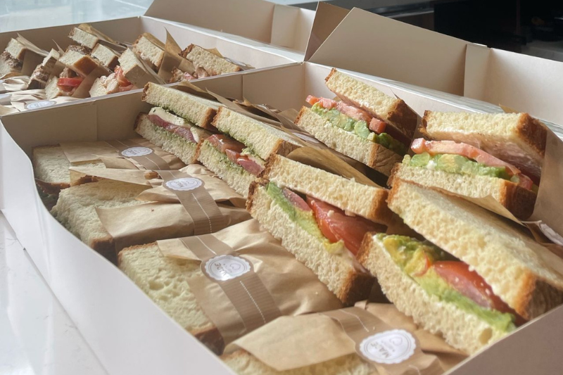 Frisch zubereitete Sandwiches für ein Catering
